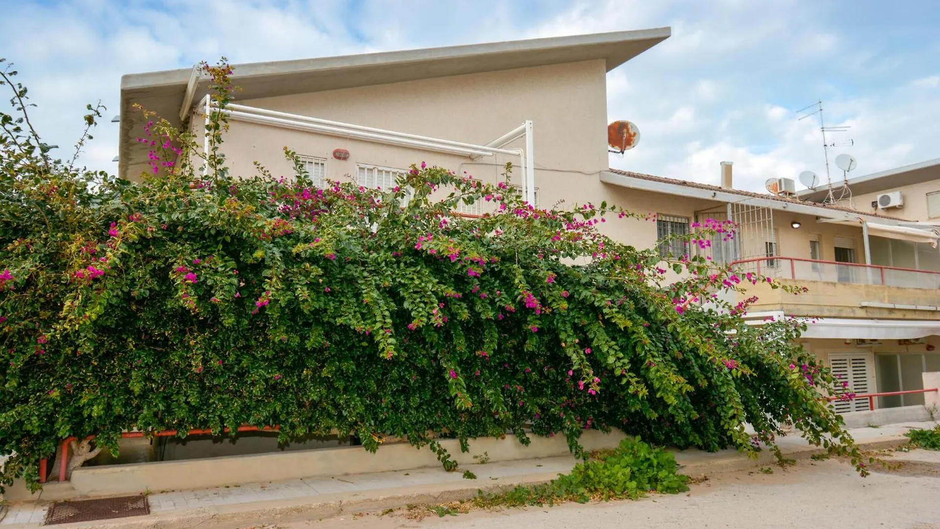 Lovely Apartment In Kaukana With House Sea View Villaggio Azzurro
